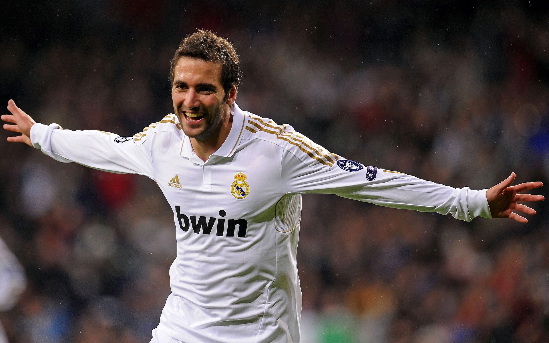 丹·卡特的比赛视野与出色传球,为全黑队打开进攻之门,丹.卡特